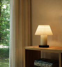 Load image into Gallery viewer, Cellu Table Lamp