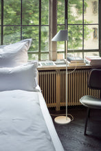 Load image into Gallery viewer, Yuh Floor Lamp