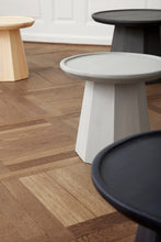 Load image into Gallery viewer, Pine Coffee Table