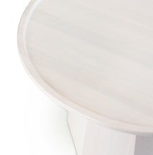 Load image into Gallery viewer, Pine Coffee Table