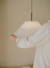 Load image into Gallery viewer, Nebra Pendant Lamp