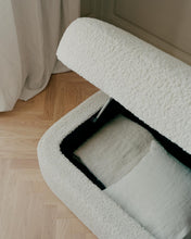 Load image into Gallery viewer, Covent Pouf