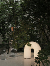 Load image into Gallery viewer, Vuelta Portable Lamp