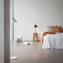 Load image into Gallery viewer, Yuh Floor Lamp
