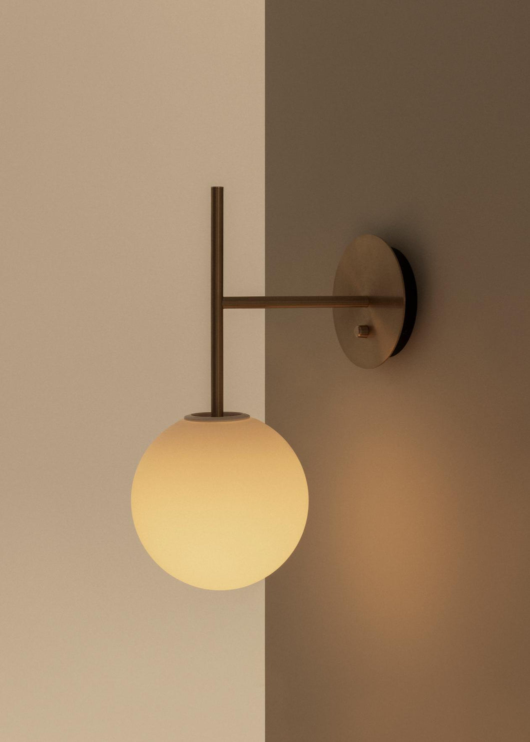 TR Bulb - Suspended Wall Lamp