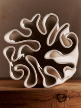 Load image into Gallery viewer, Dedali Vase
