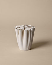 Load image into Gallery viewer, Dedali Vase

