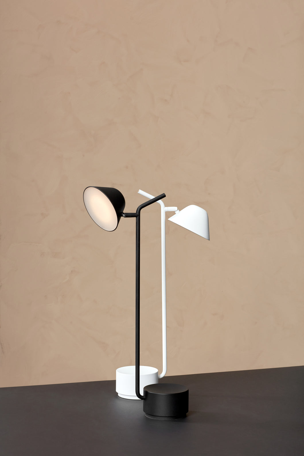 Peek - Table Lamp